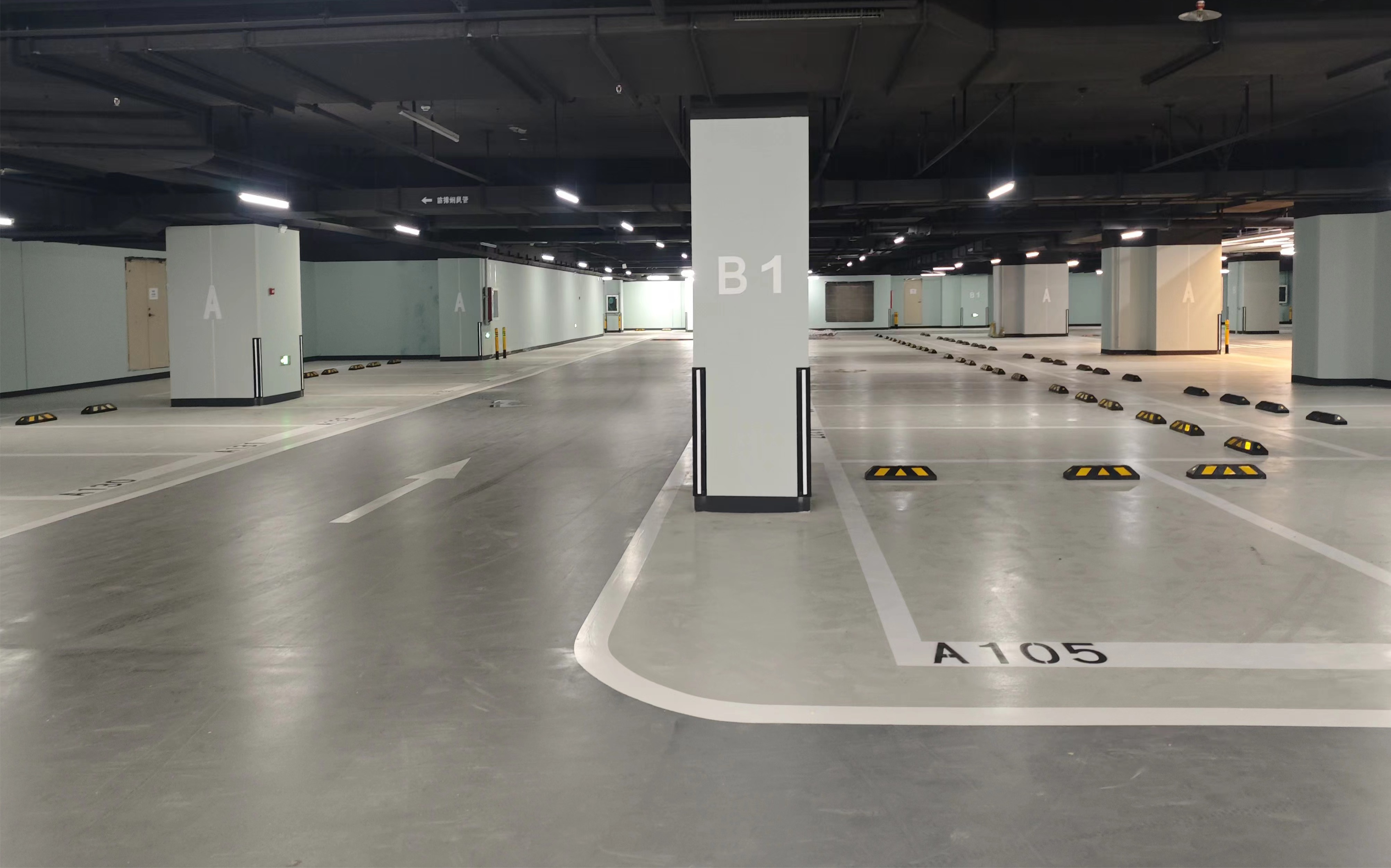 彩田高端車庫地坪系列 | 利金城33000㎡車庫環氧地坪完工效果